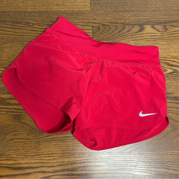 Nike Women's Eclipse 3" Running Shorts in Crimson or Chile red size Large - Picture 1 of 9